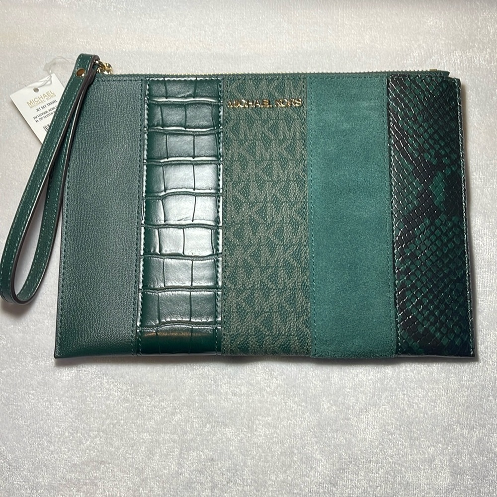 NWT Michael Kors Jet set clutch with wristlet